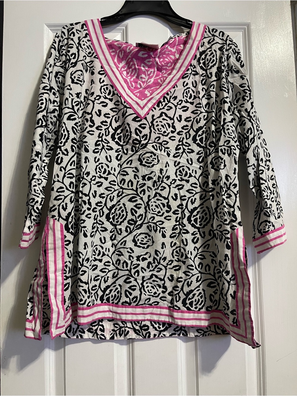 Gretchen Scott Designs Pink and White Floral V-Neck Tunic